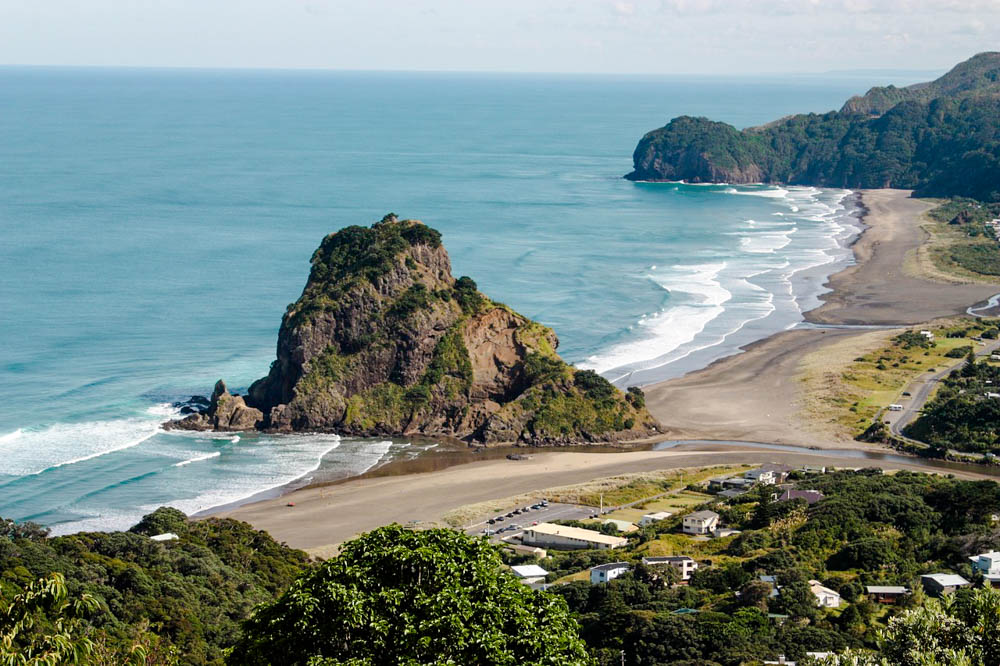 auckland piha beach lions rock