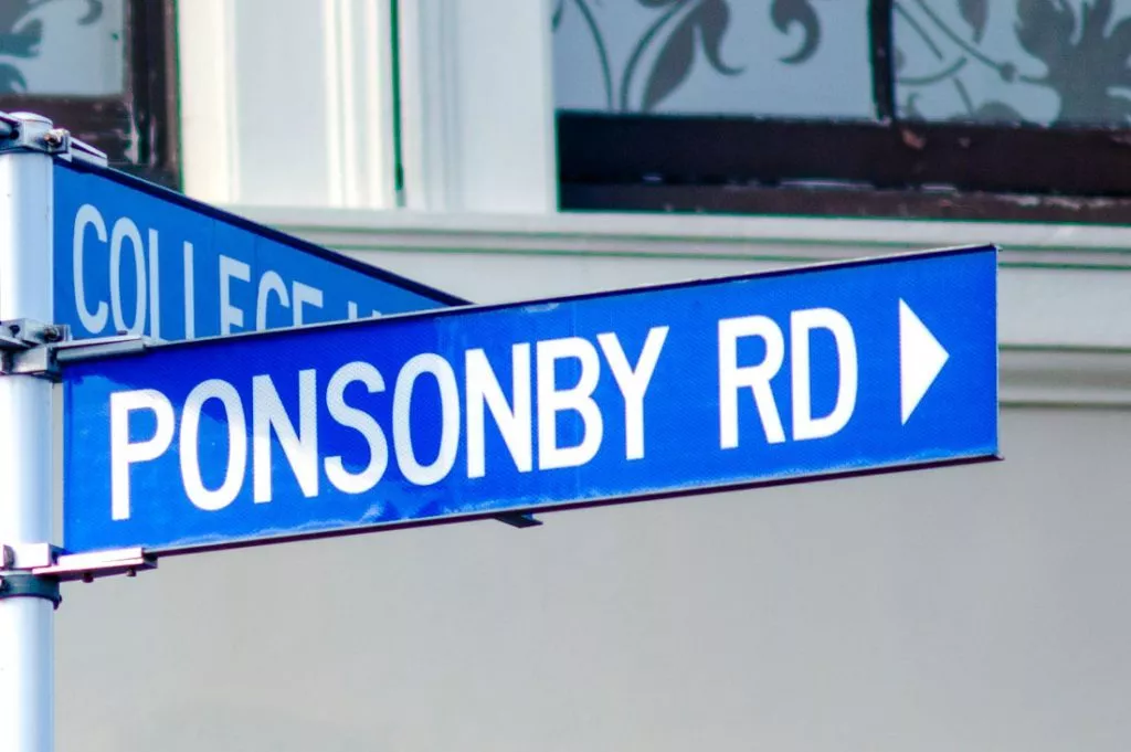 Auckland Ponsonby Road, Straßenschild