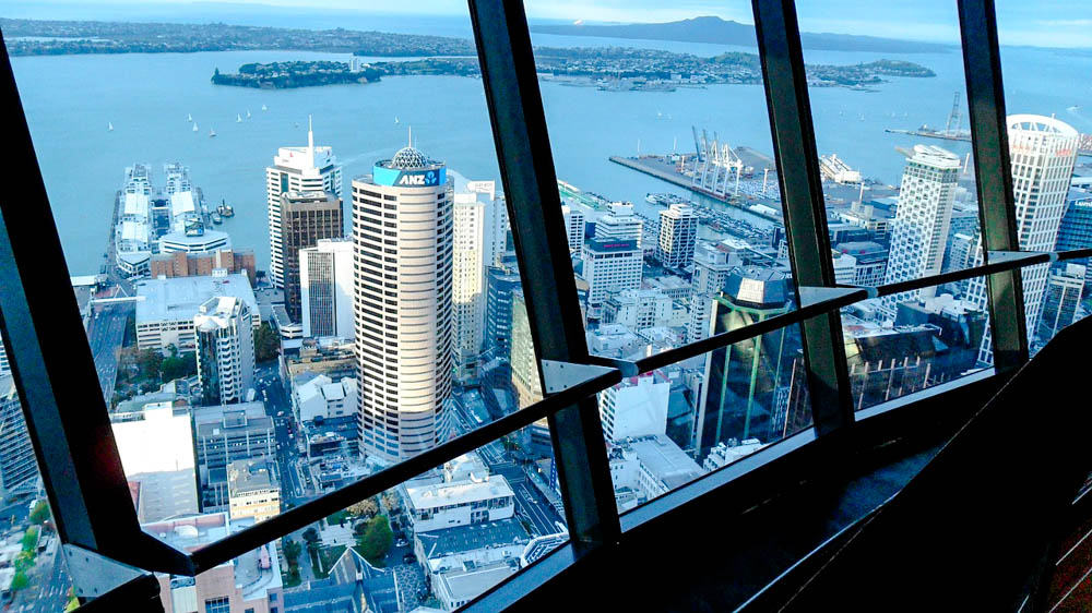 auckland sky tower aussicht aus der sky bar