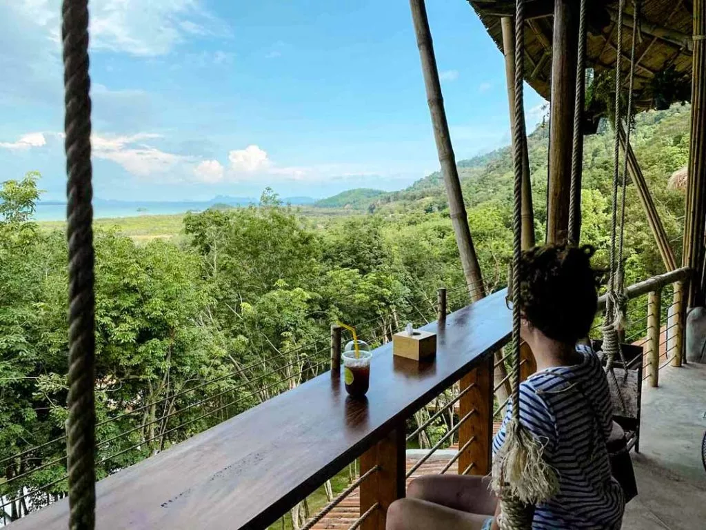 blick in den dschungel im viewpoint restaurant khao yai auf koh lanta thailand Blick in den Dschungel im Viewpoint Restaurant Khao Yai auf Koh Lanta Thailand