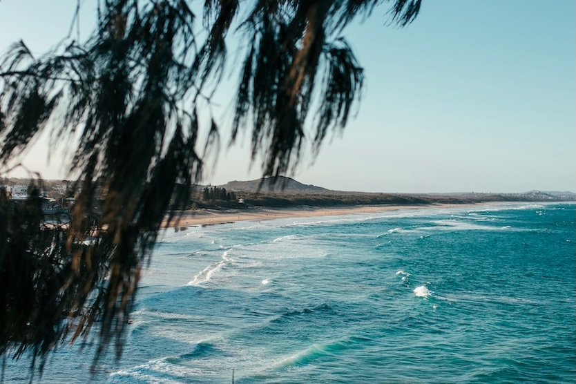 brisbane australien aussicht auf den coolum beach