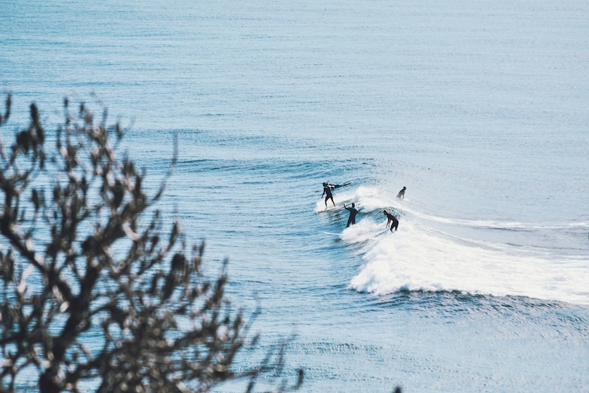 brisbane australien surfer am coolum beach