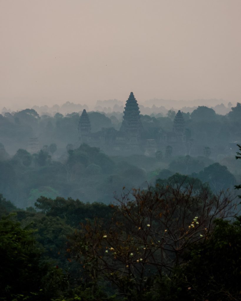 kambodscha siem reap Blick vom Phnom Bakheng Tempel Richtung Angor Wat