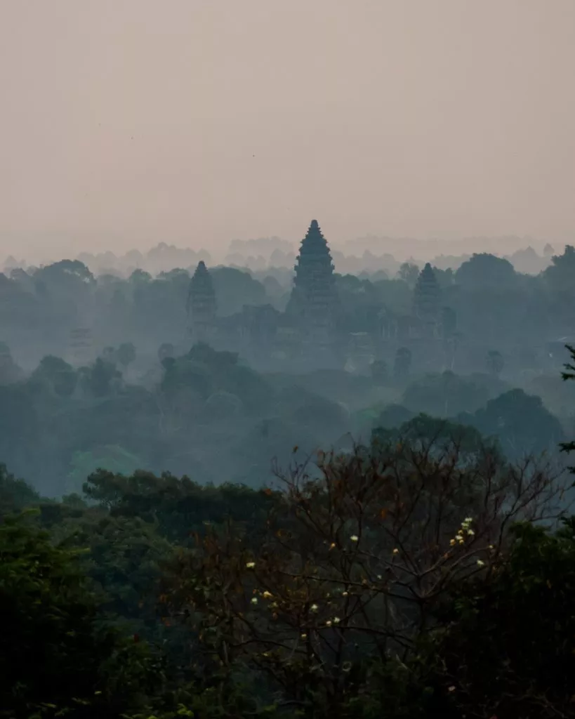 kambodscha siem reap Blick vom Phnom Bakheng Tempel Richtung Angor Wat