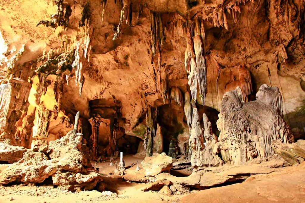 khao khanap nam hoehle krabi thailand