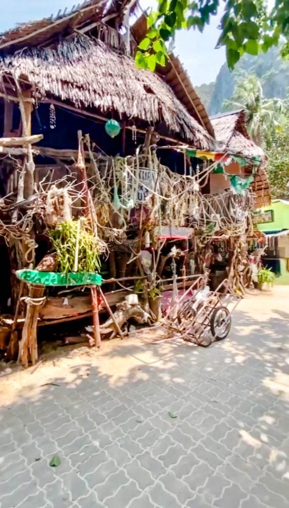 kleine reggae bar am railay beach in ao nang krabi thailand