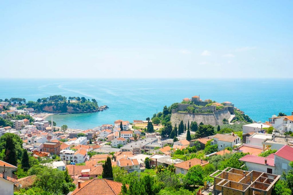 montenegro ausblick auf ulcinj altstadt