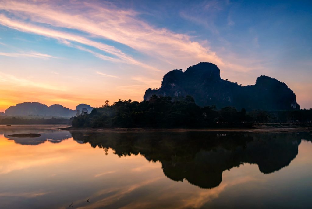 nong thale lake beim sonnenaufgang krabi ao nang thailand min