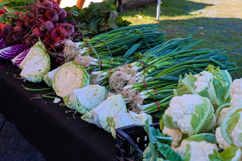noosa queensland gemuesestand auf den eumundi markets