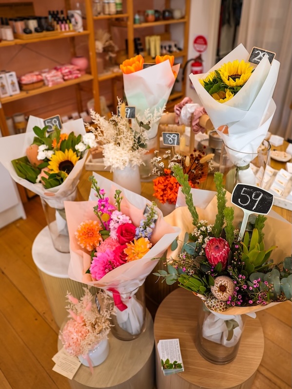 noosa queensland laneway flowers coffee noosa heads blumen