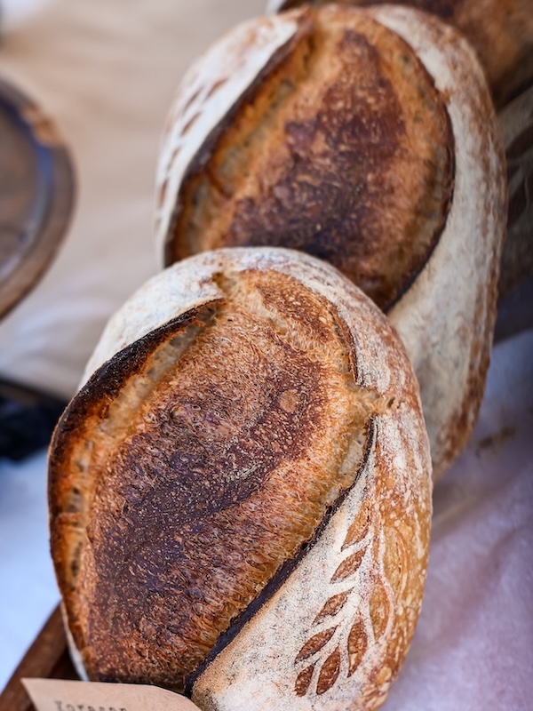noosa queensland sourdough brot auf den eumundi markets