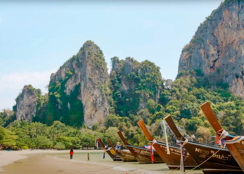 railay beach mit longtail booten in ao nang krabi thailand 2