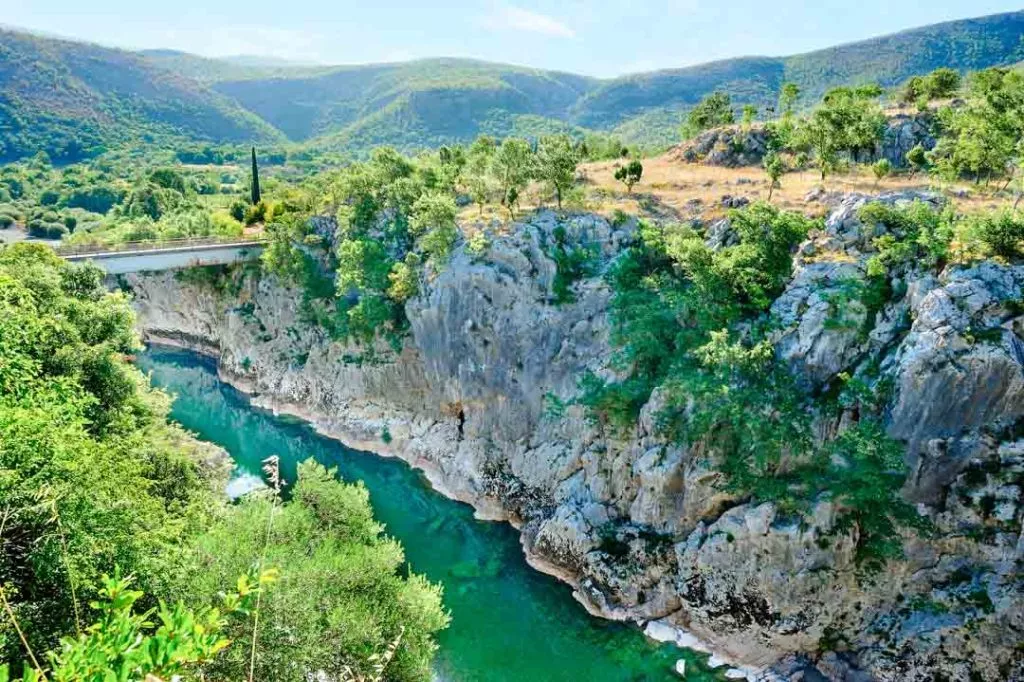 tag 13 fluss beim moraca kloster