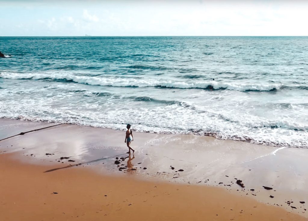 wellen am beautiful beach koh lanta thailand