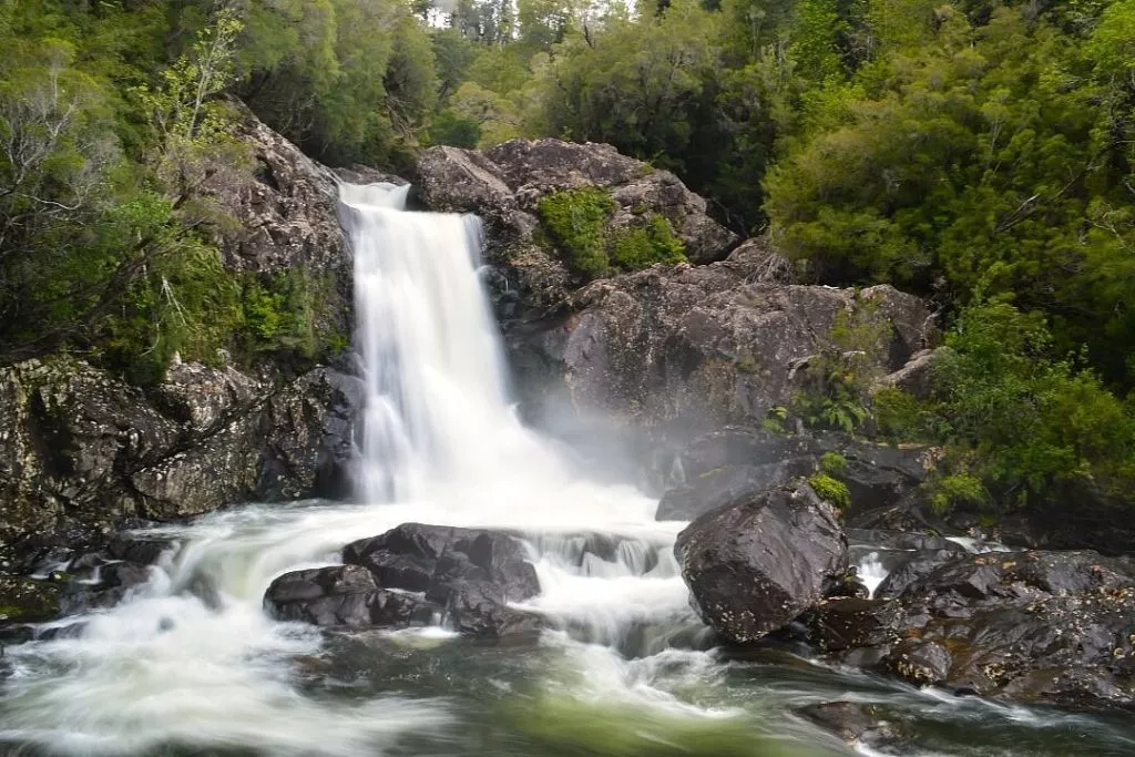 Depositphotos 357621472 L Waiau Falls Wasserfall