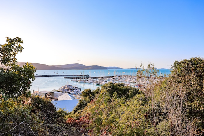 Airlie Beach & Whitsundays, Australien, Aussicht auf Boote & Landschaft