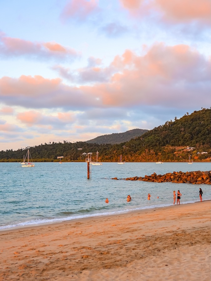 Airlie Beach & Whitsundays, Australien, Sonnenuntergang am Boathaven Beach