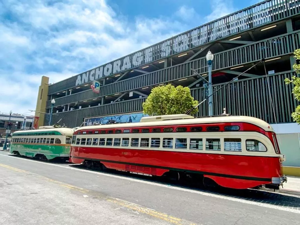 Alte Straßenbahn der F-Linie in San Francisco USA