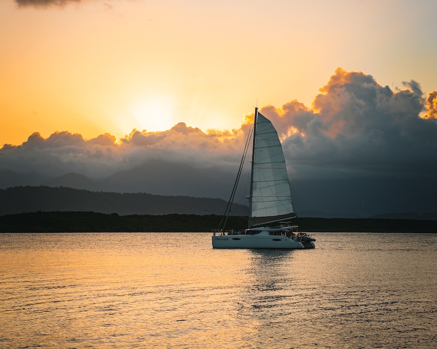 Australien, Sehenswürdigkeiten, Segelschiff im Wasser