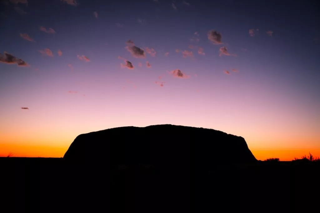 Australien, Sehenswürdigkeiten, Uluru Silhouette
