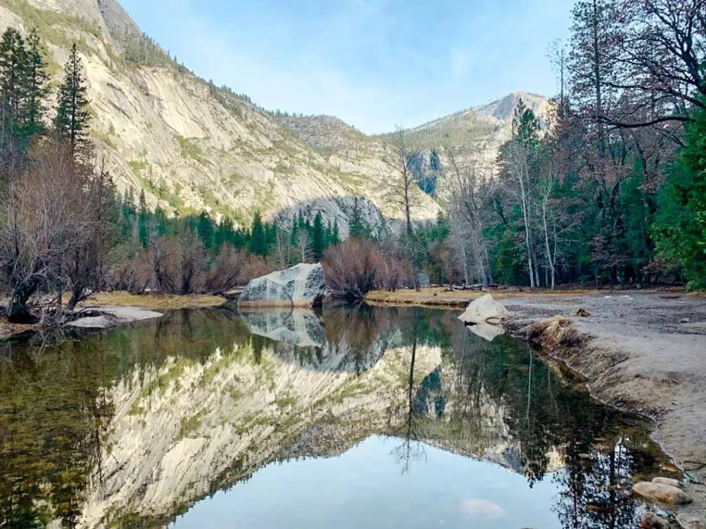 blick auf den mirror lake im yosemite nationalpark Blick auf den Mirror Lake im Yosemite Nationalpark