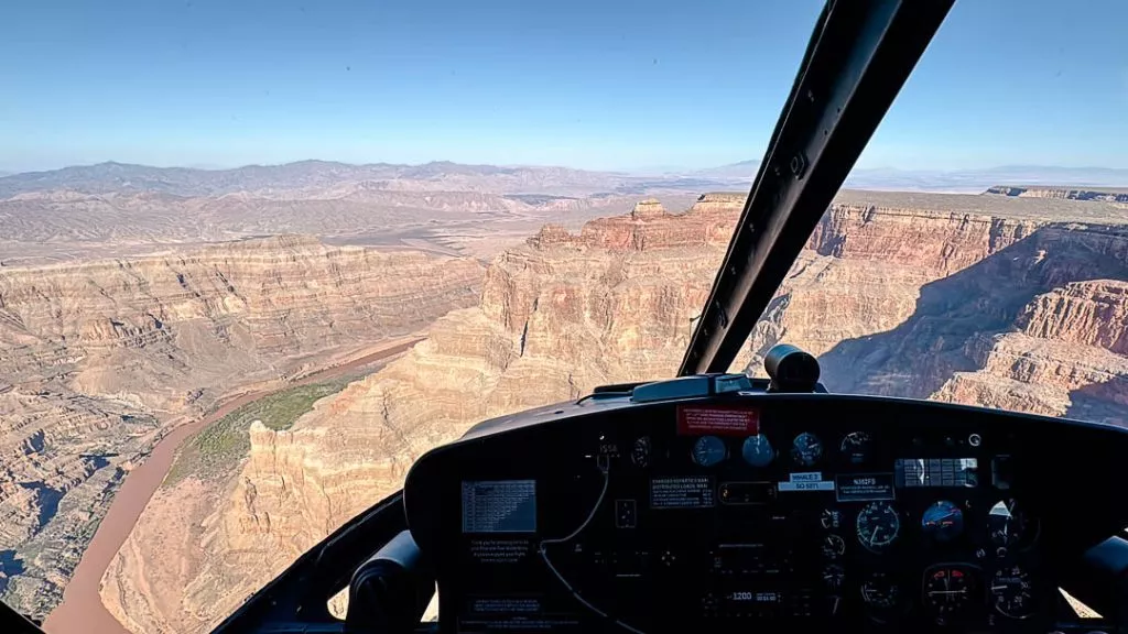 Blick aus dem Helikopter bei Rundflug über Grand Canyon