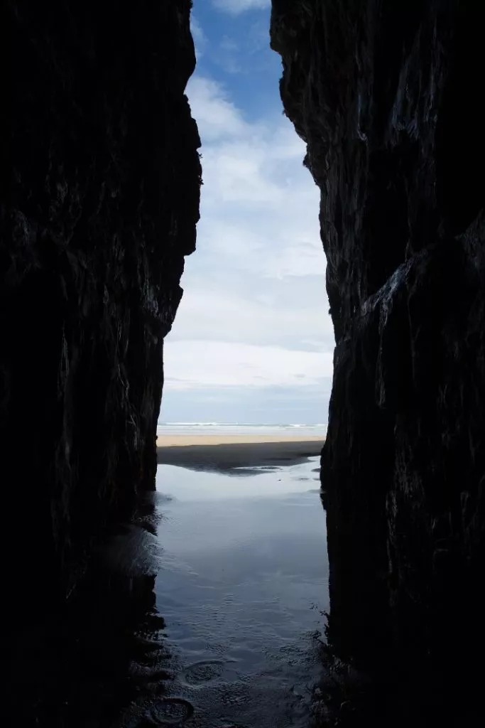 Cathedral Caves Felsspalte
