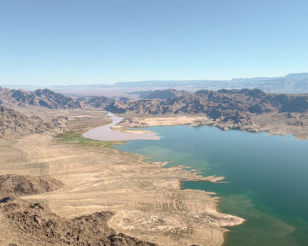 Helikopterrundflug Grand Canyon, Stausee mit Flussmündung