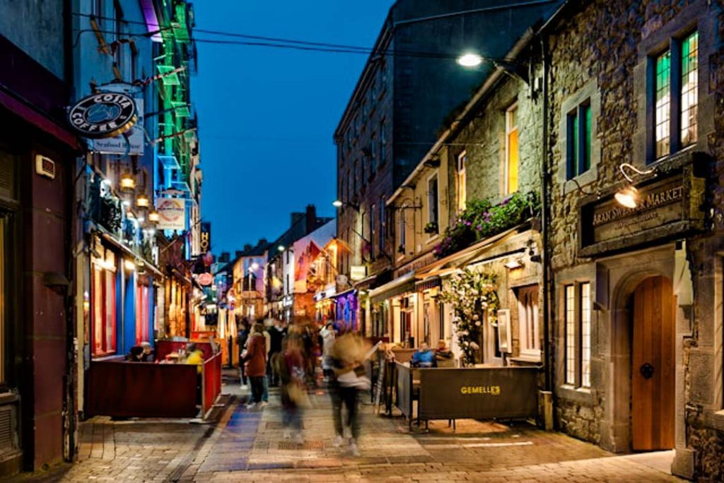 Irland-Galway-Shop-Street