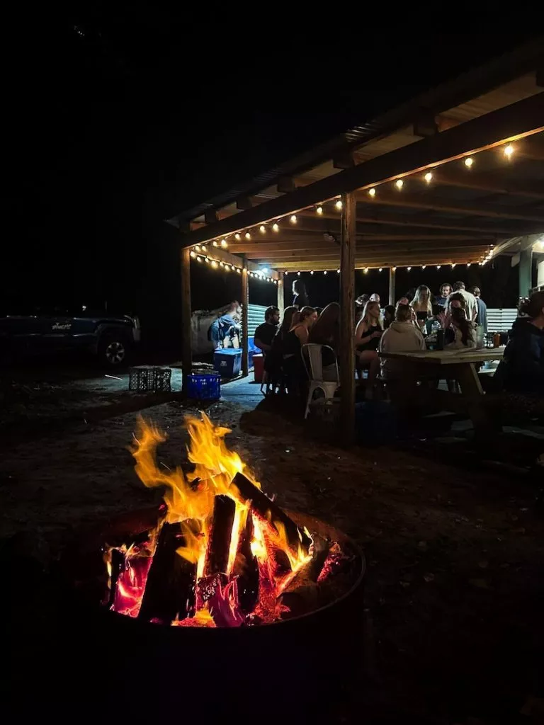 K'gari (Fraser Island), Australien, Lagerfeuer am Camp