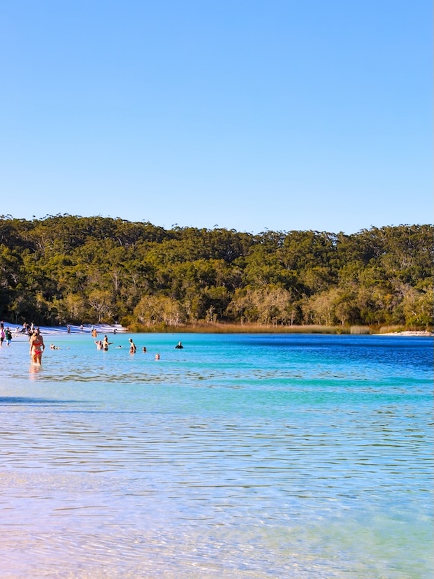 K'gari (Fraser Island), Australien, Schwimmen im Lake McKenzie