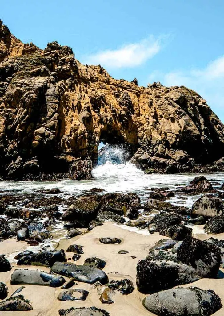 Keyhole Arch am Pfeiffer Beach Highway One USA