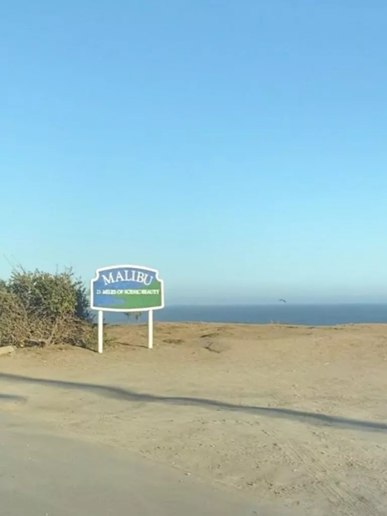 Malibu Straßenschild am Highway One Kalifornien USA