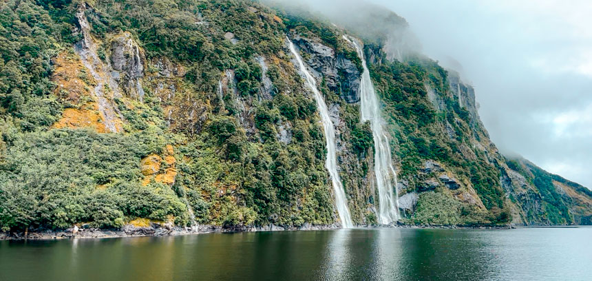 milford sound doubtful sound fjordland neuseeland cruise wasserfaelle beim doubtful sound Milford Sound, Doubtful Sound, Fjordland, Neuseeland, Cruise, Wasserfälle beim Doubtful Sound