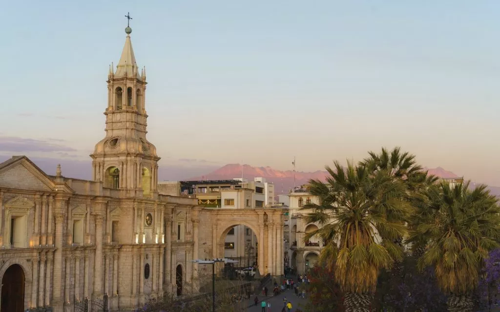 Peru_Arequipa_Basilica am Plaza de Armas