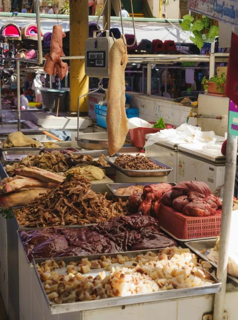 Peru_Arequipa_Verkauf von Fleisch und Innereien