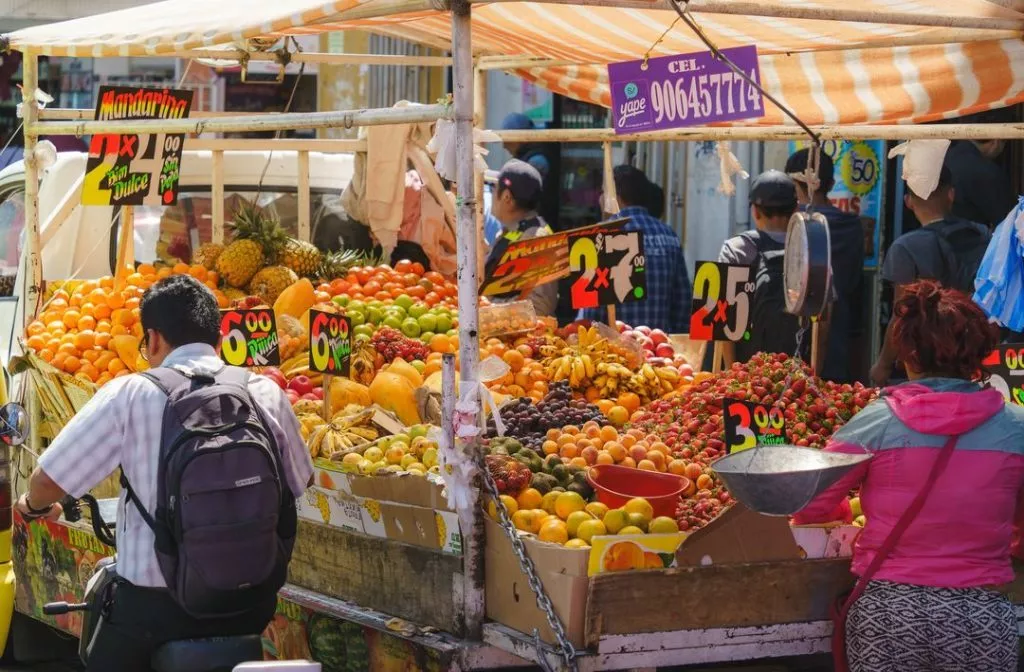 Peru_Arequipa_Verkauf von frischem Obst