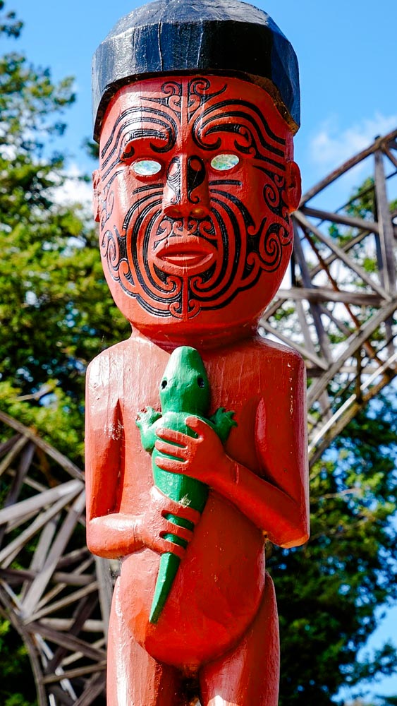 rotorua neuseeland sehenswuerdigkeiten maori skulptur Rotorua Neuseeland, Sehenswürdigkeiten, Maori Skulptur