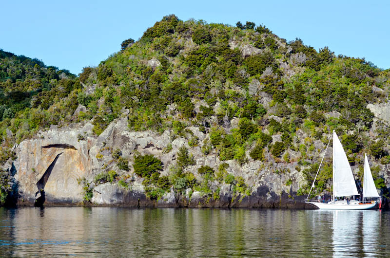 taupo neuseeland sehenswuerdigkeiten lake taupo mine bay maori felszeichnungen Taupo Neuseeland, Sehenswürdigkeiten, Lake Taupo, Mine Bay Māori-Felszeichnungen