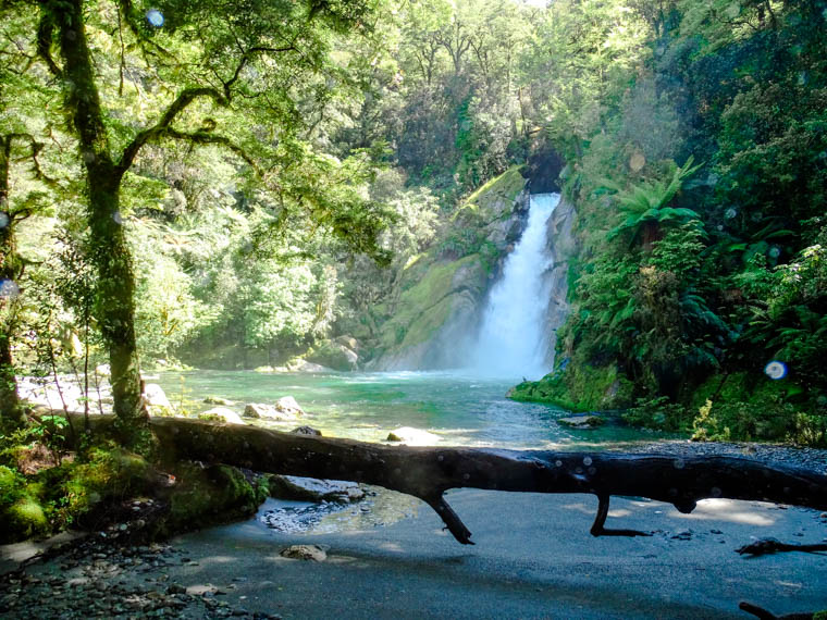 te anau milford sound fjordland neuseeland great walks wasserfall auf dem milford track Te Anau, Milford Sound, Fjordland, Neuseeland, Great Walks, Wasserfall auf dem Milford Track
