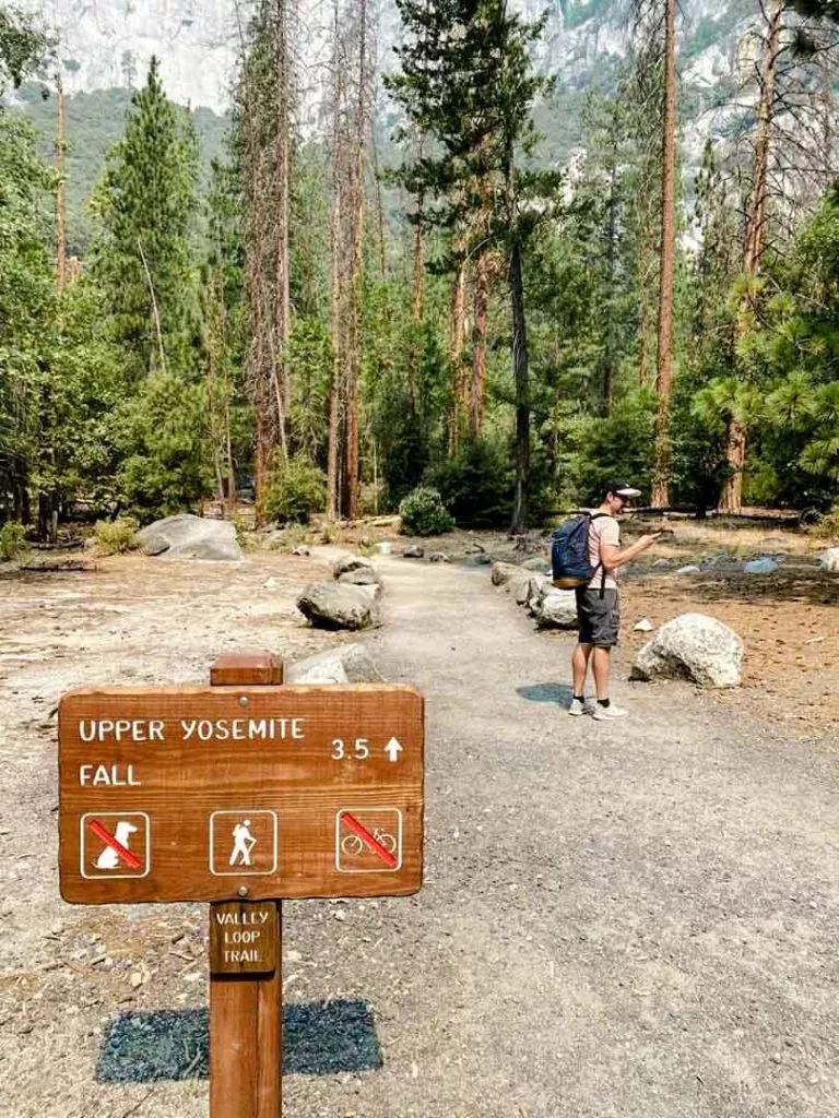 trail zu den upper yosemite falls usa Schild Trail zu den Upper Yosemite Falls USA