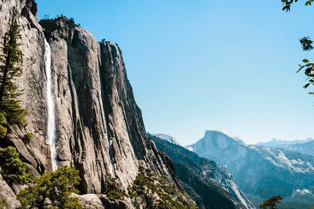 upper yosemite falls im yosemite nationalpark westkueste usa Upper Yosemite Falls im Yosemite Nationalpark Westküste USA