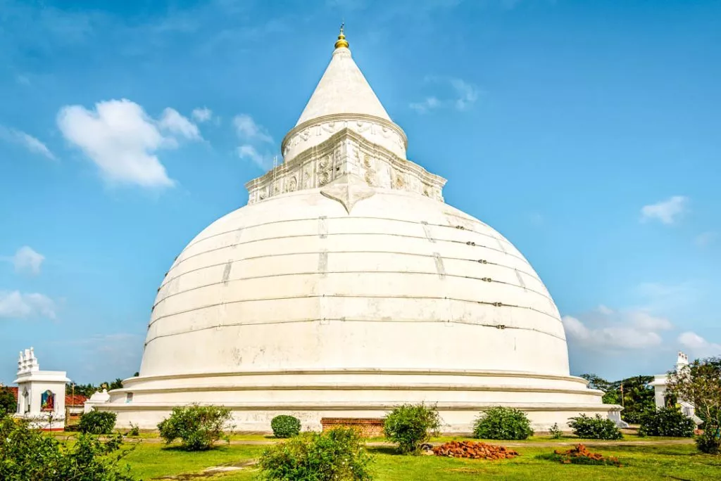 Sri Lanka Tissamaharama Raja Maha Vihara Temple
