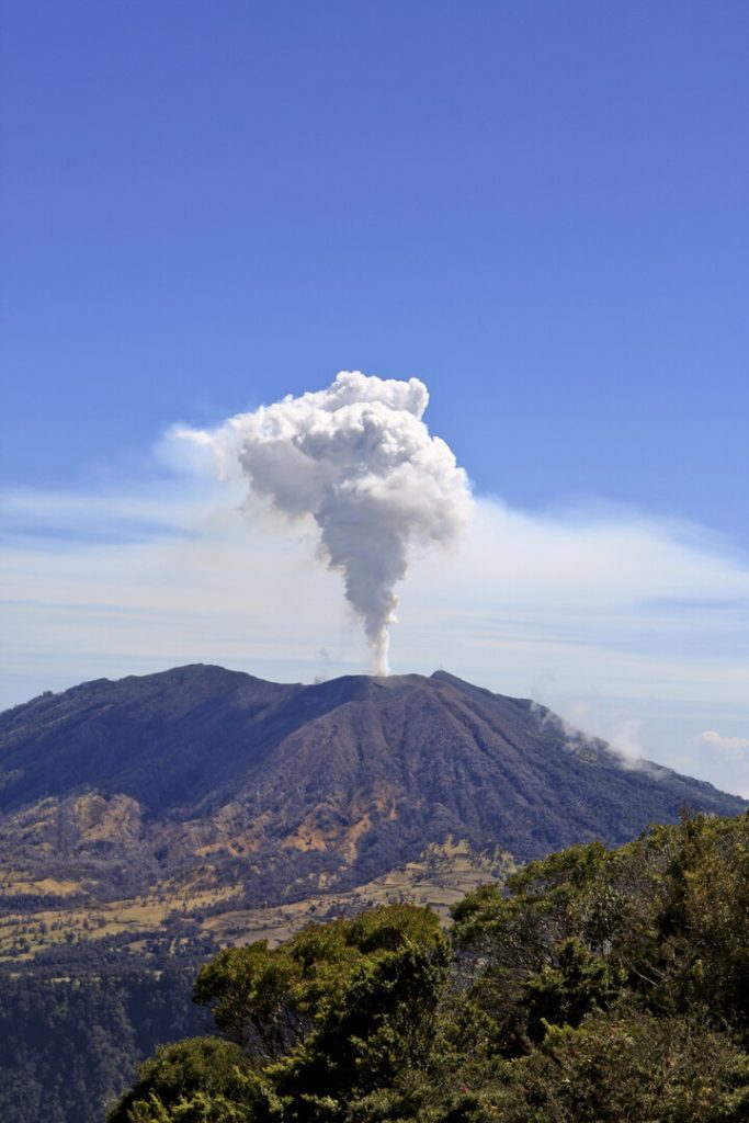 costa rica turrialba vulkan mit aschewolke Costa Rica_Turrialba Vulkan mit Aschewolke