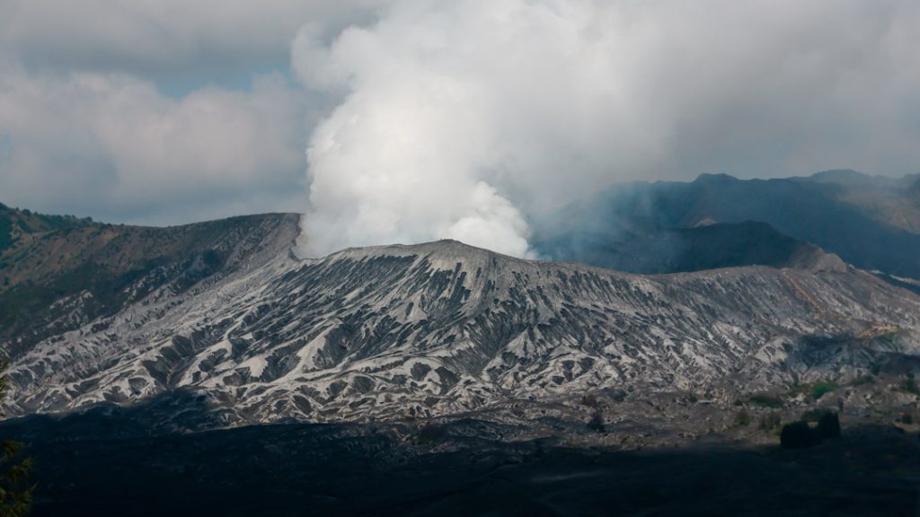 Dampfender Bromo Vulkan