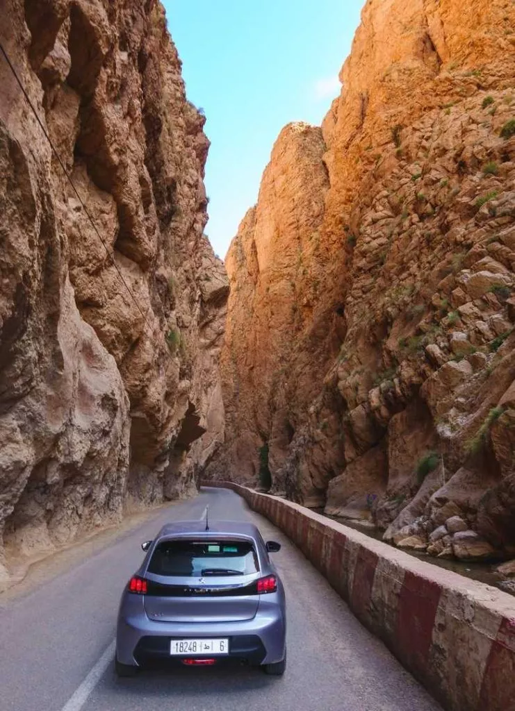 Marokko_Mietwagen_Enge Straße durch das Dadestal
