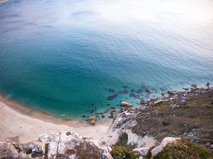 Nazaré, Portugal, Drohnenaufnahme von Bucht