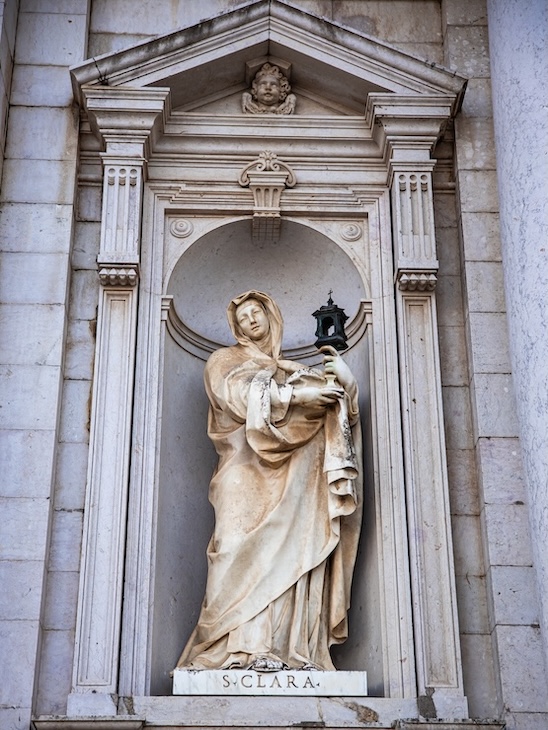 Nazaré, Portugal, Palácio Nacional de Mafra, Statue