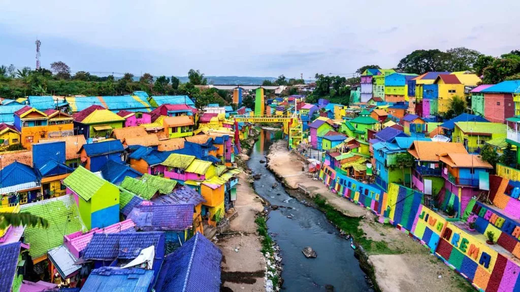 Rainbow Village Jodipan bei Java Tour