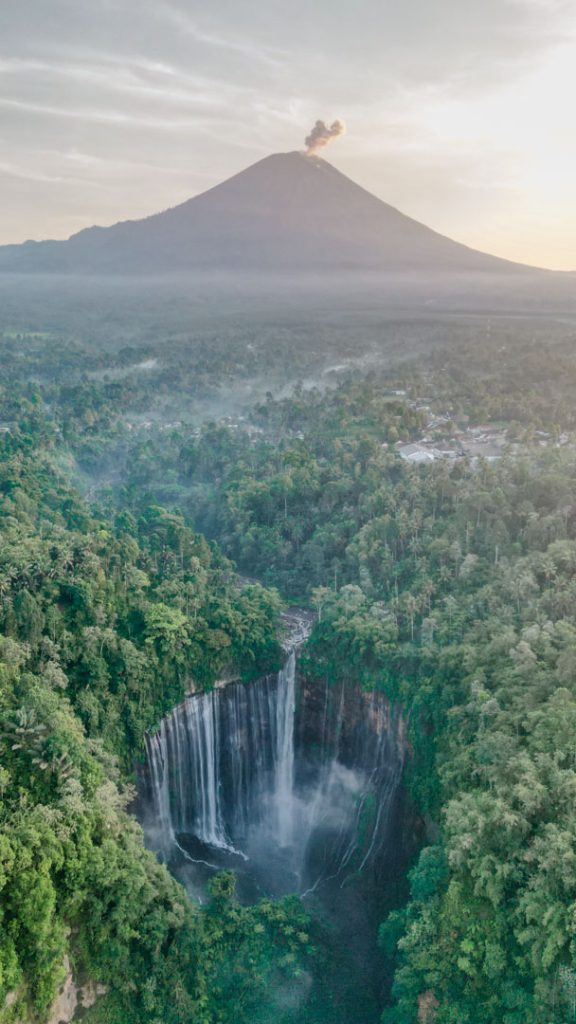 Semeru Vulkan und Tumpak Sewu Wasserfall, Java
